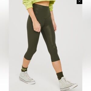 OFFLINE BY AERIE REAL ME
LIQUID SHINE CROPPED LEGGING